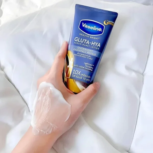 Vaseline Gluta Hya Serum Burst Lotion Over Night Radiance Repair Tube 300ml - Image 2